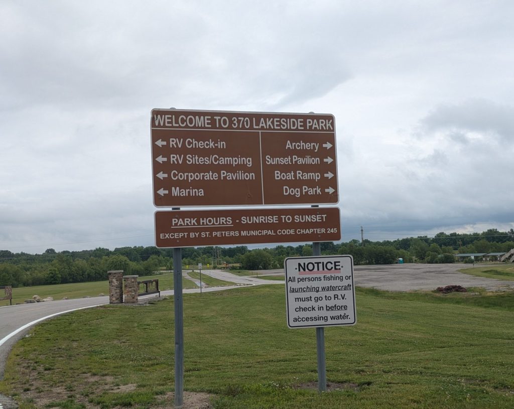 370 Lakeside Direction Sign