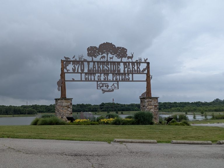 370 Lakeside Entry Sign