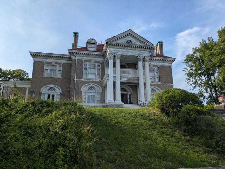 Rockcliffe Mansion: An Historic BnB in Hannibal, Missouri