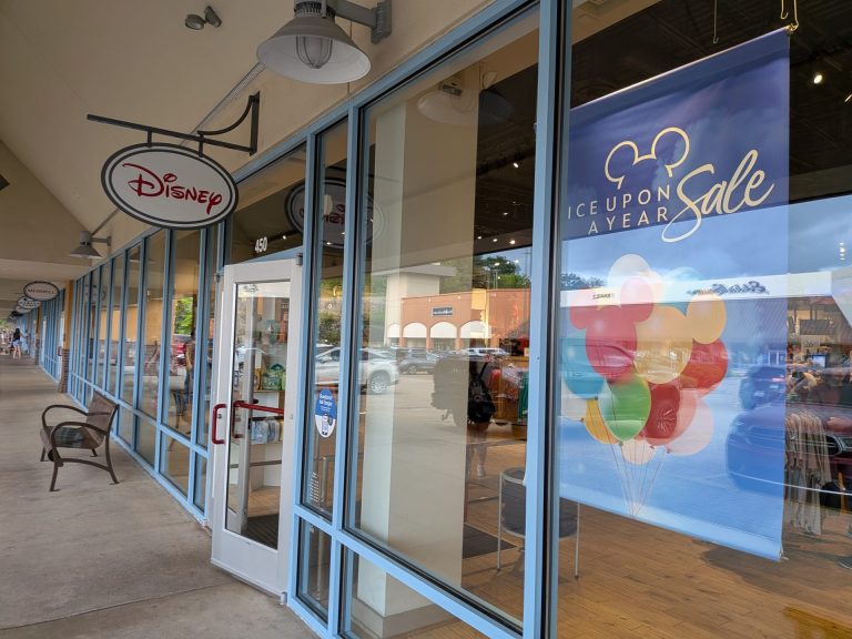 Disney Store Branson - Entry