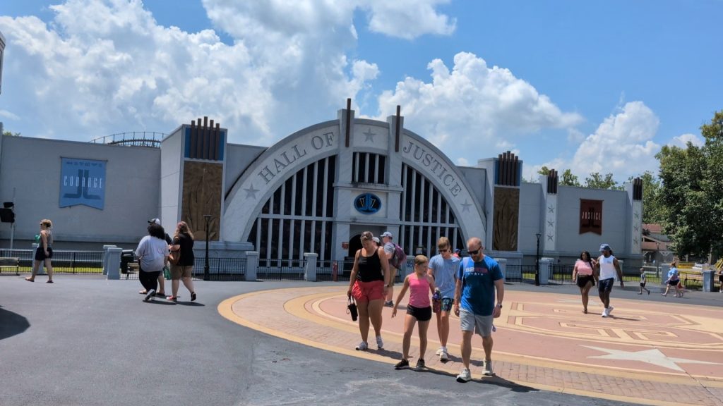 DC Comics Plaza - Hall of Justice - Battle for Metropolis - Six Flags St. Loui