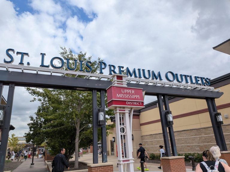 St. Louis Premium Outlets 2 - Overhead Sign