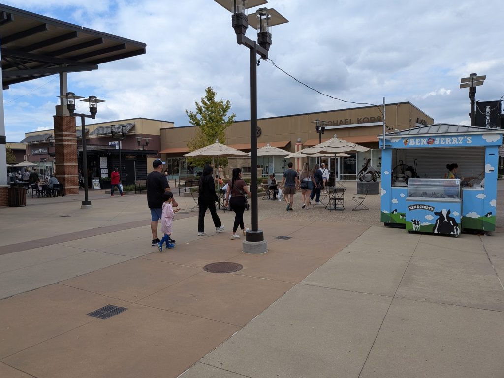 St. Louis Premium Outlets 6 - Open Area