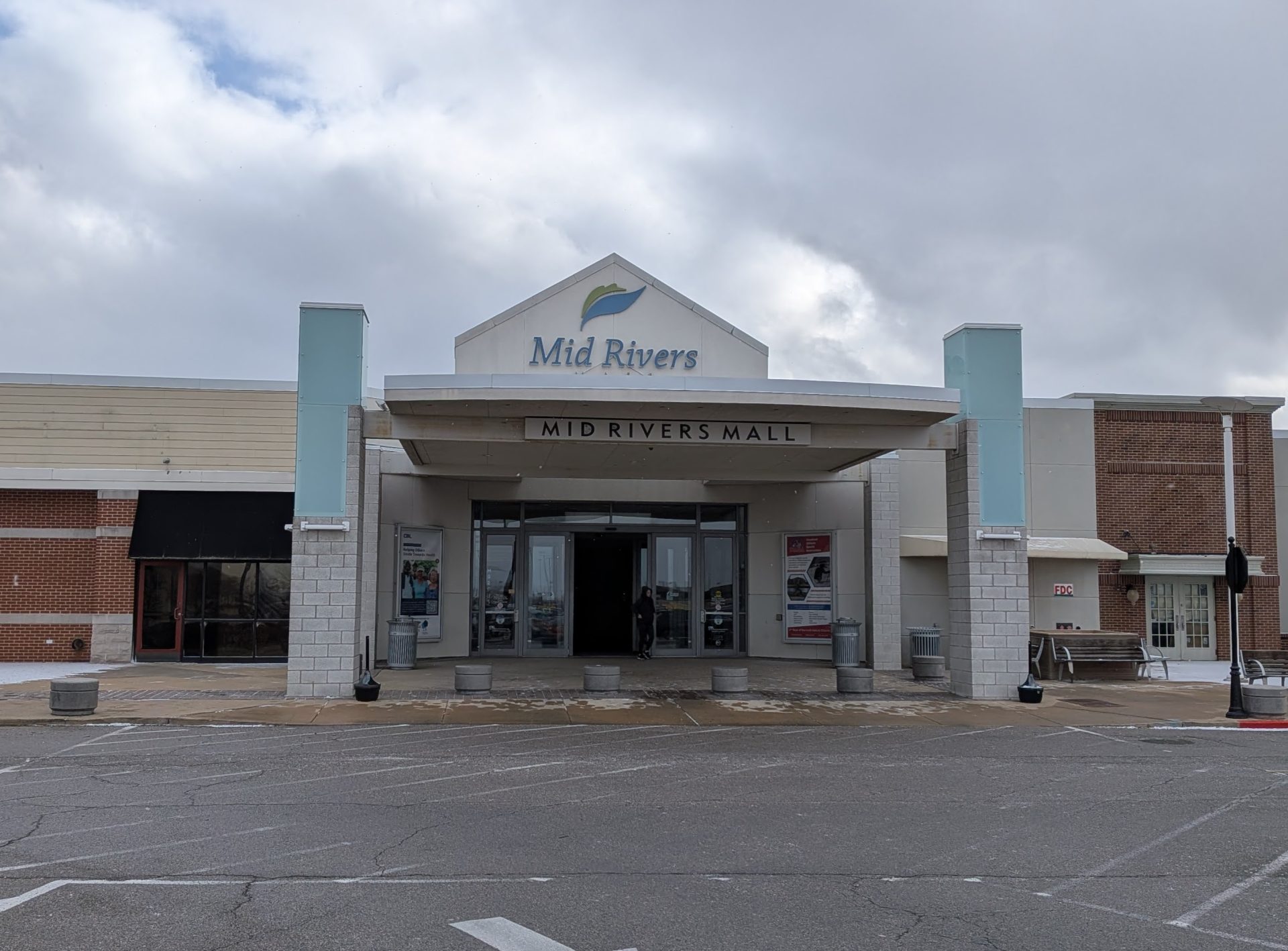 Mid-Rivers Mall - Entrance
