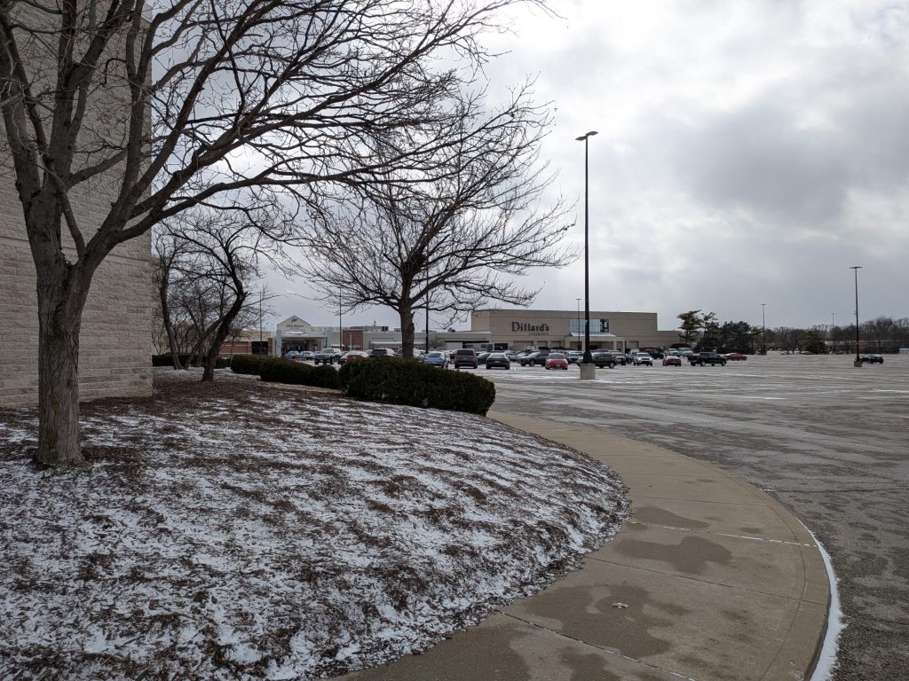 Mid-Rivers Mall - Parking