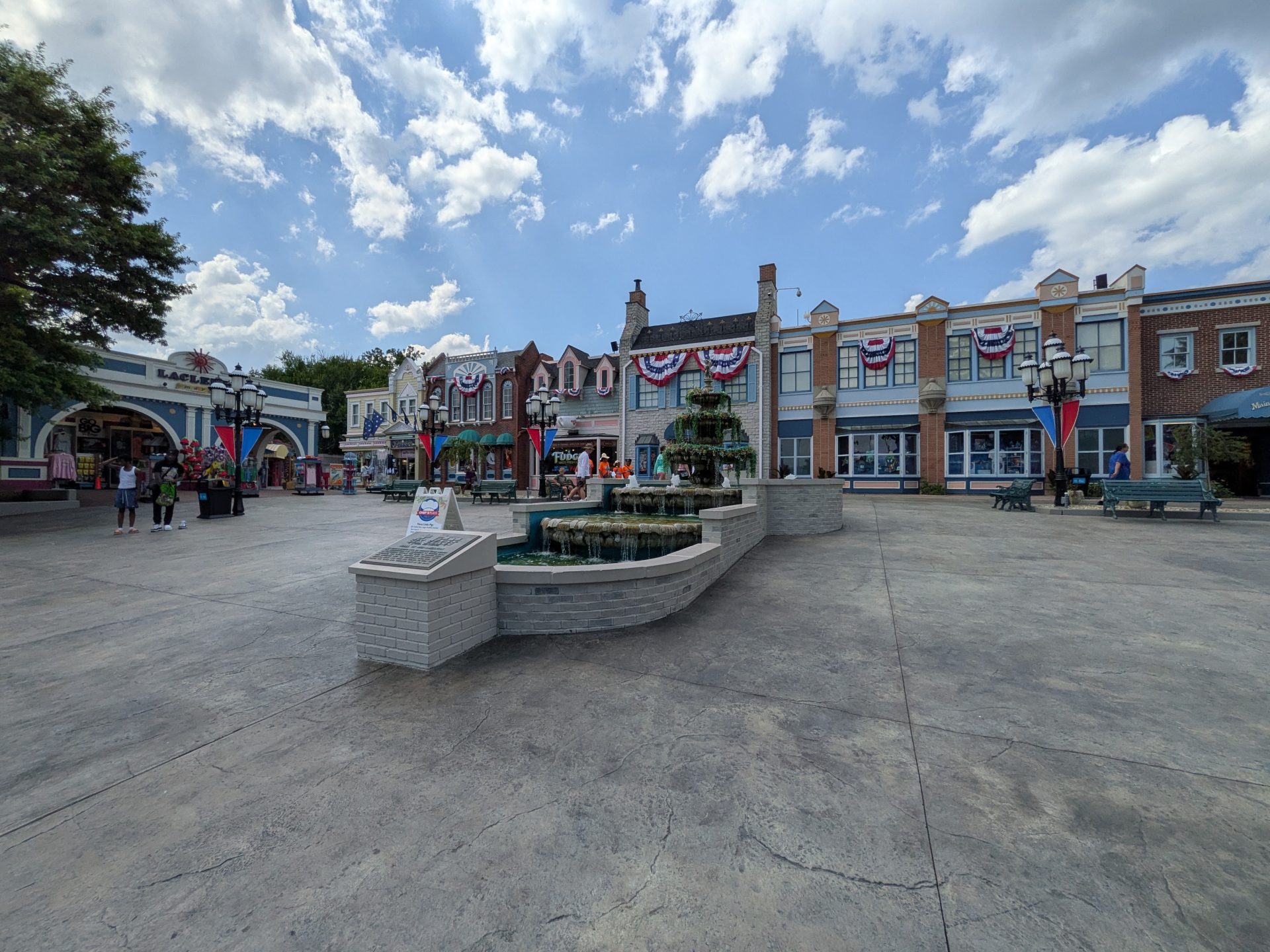 Six Flags St. Louis - Main Street